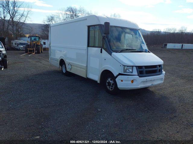  Salvage Isuzu Commercial Van