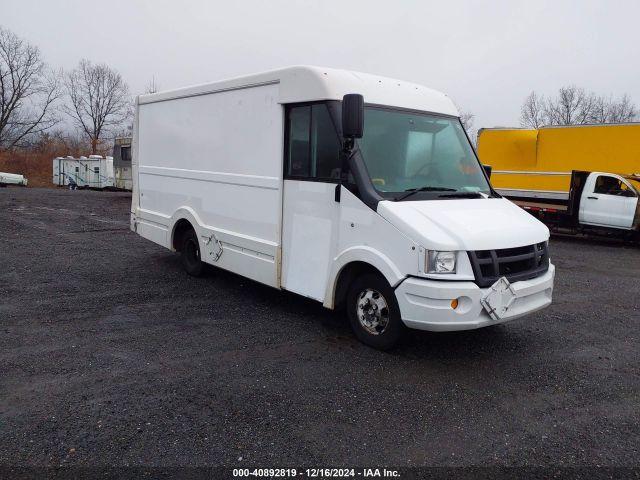  Salvage Isuzu Commercial Van