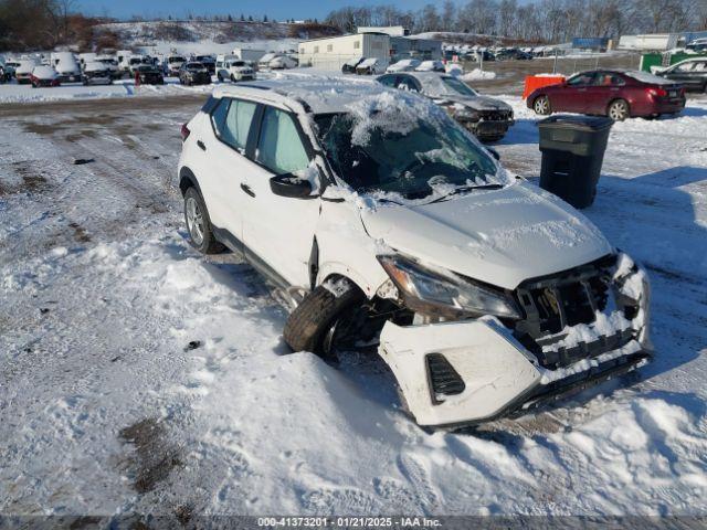  Salvage Nissan Kicks