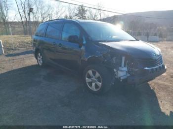  Salvage Toyota Sienna