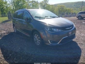  Salvage Chrysler Pacifica