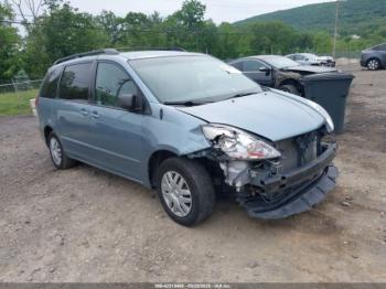  Salvage Toyota Sienna