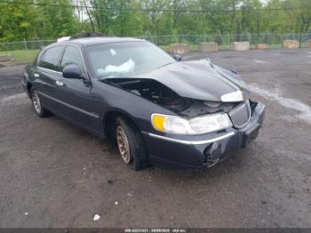  Salvage Lincoln Towncar