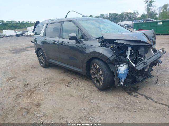  Salvage Kia Carnival