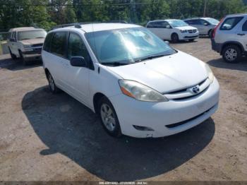  Salvage Toyota Sienna