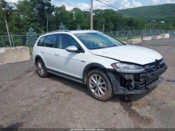  Salvage Volkswagen Golf
