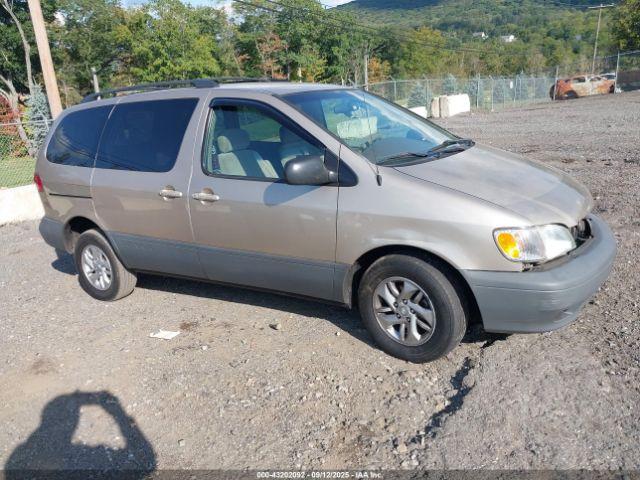  Salvage Toyota Sienna