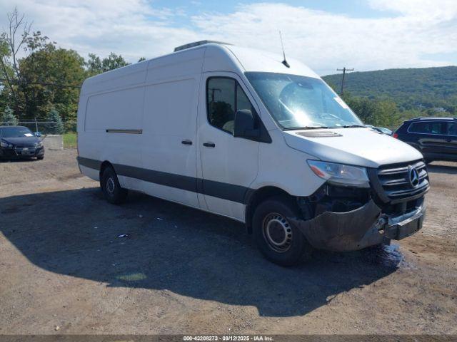  Salvage Mercedes-Benz Sprinter 2500