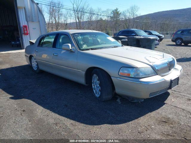  Salvage Lincoln Towncar