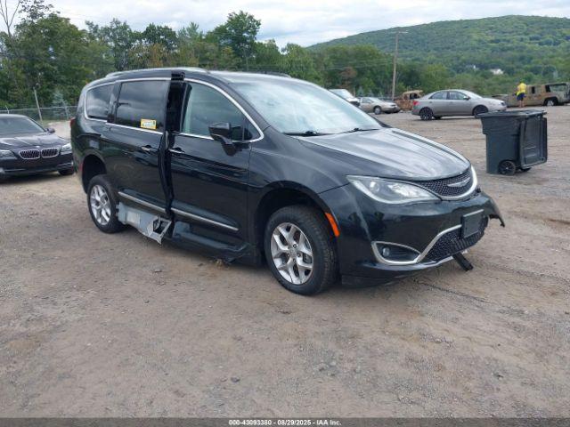  Salvage Chrysler Pacifica