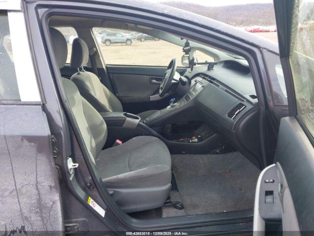 Toyota Prius Two Image 3