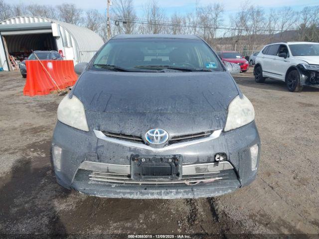 Toyota Prius Two Image 12