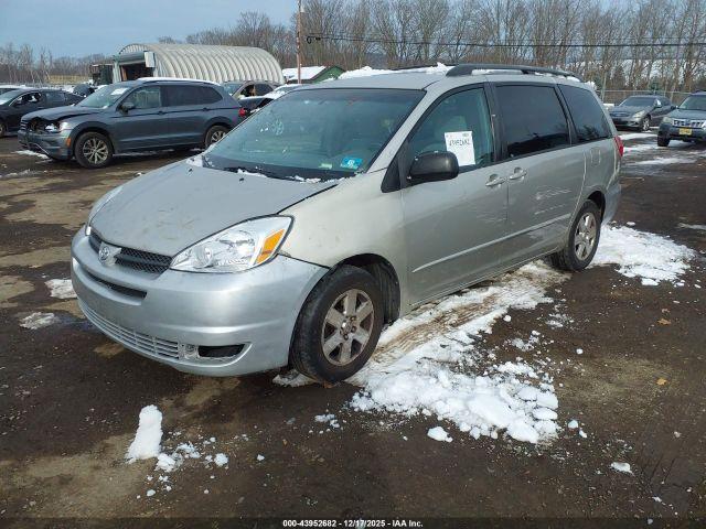Toyota Sienna Le Image 6