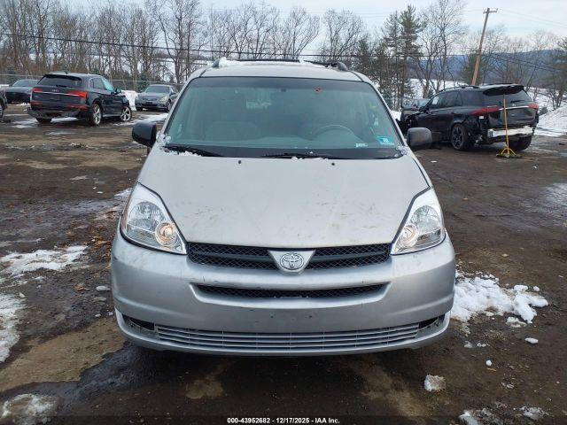 Toyota Sienna Le Image 12