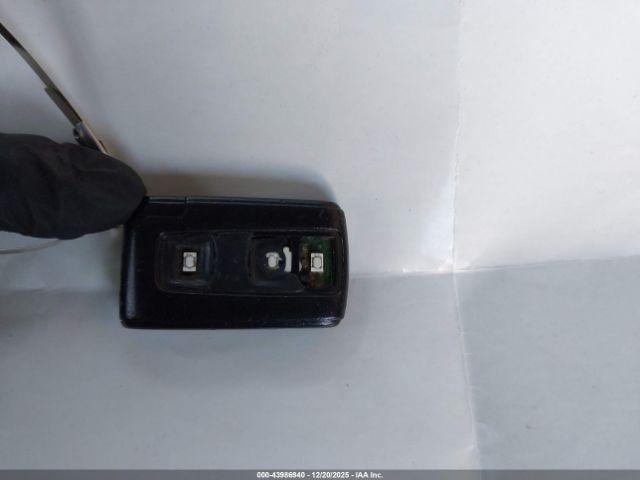 Toyota Prius Image 10