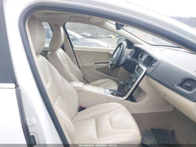 Volvo S60 T5 Image 9