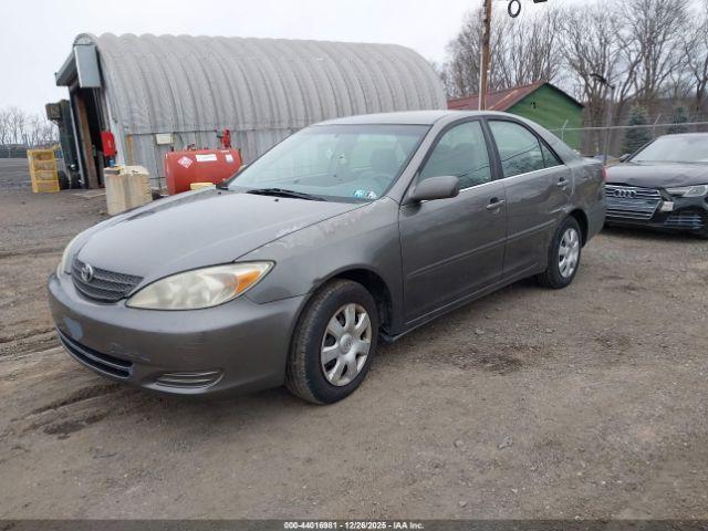 Toyota Camry Le Image 3