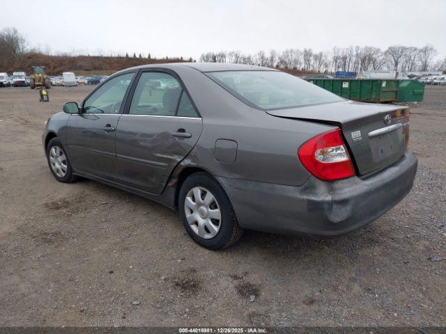 Toyota Camry Le Image 5