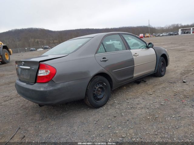 Toyota Camry Le Image 4