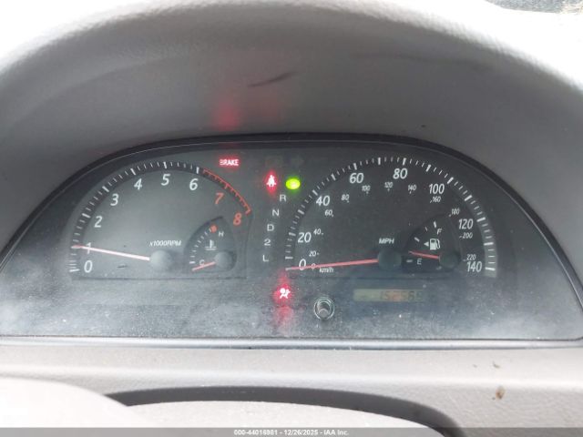 Toyota Camry Le Image 7