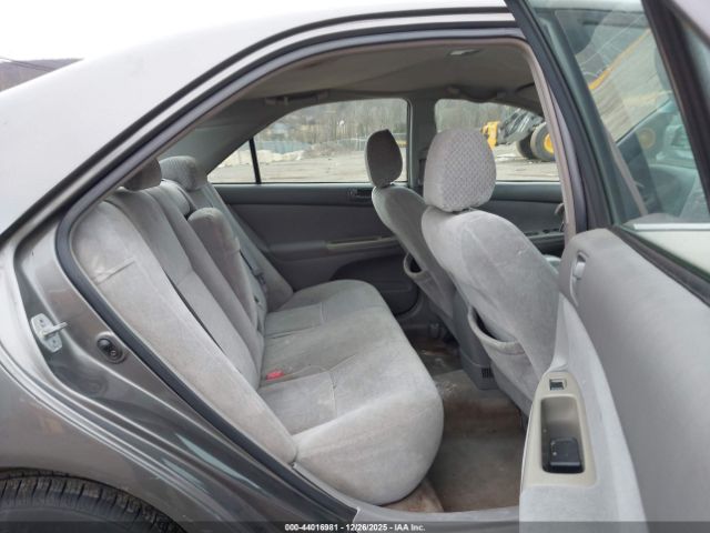 Toyota Camry Le Image 8