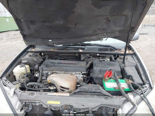 Toyota Camry Le Image 9