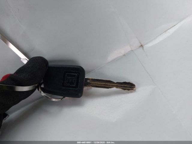 Toyota Camry Le Image 11