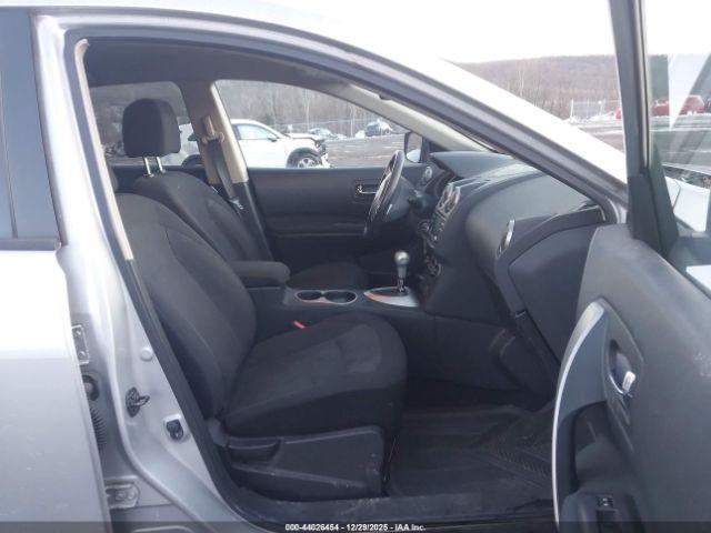 Nissan Rogue S Image 3