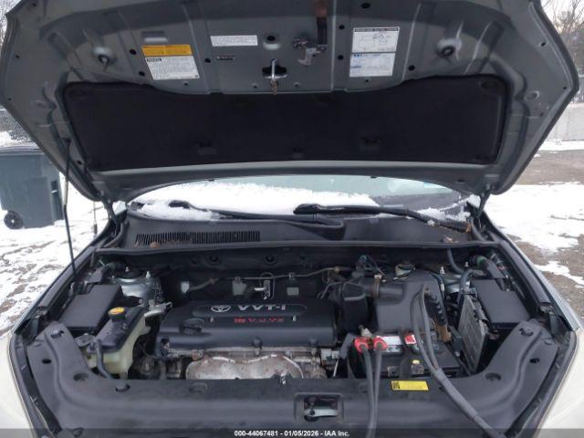 Toyota RAV4 Image 11