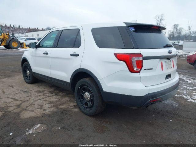 Ford Utility Police Intercepto Image 3