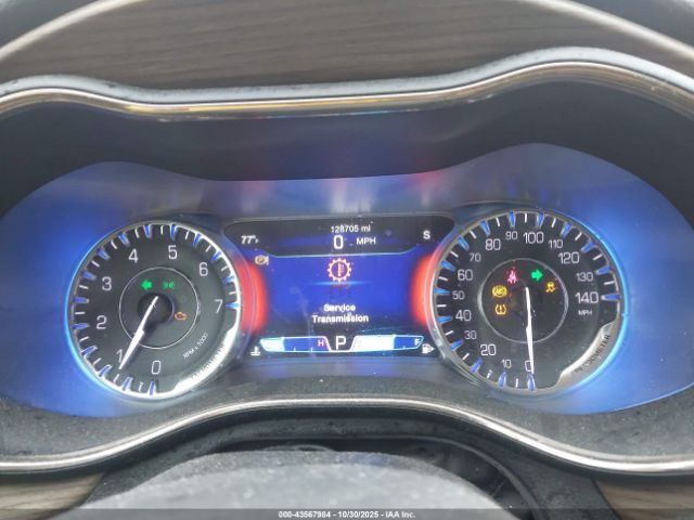 Chrysler 200 C Image 12