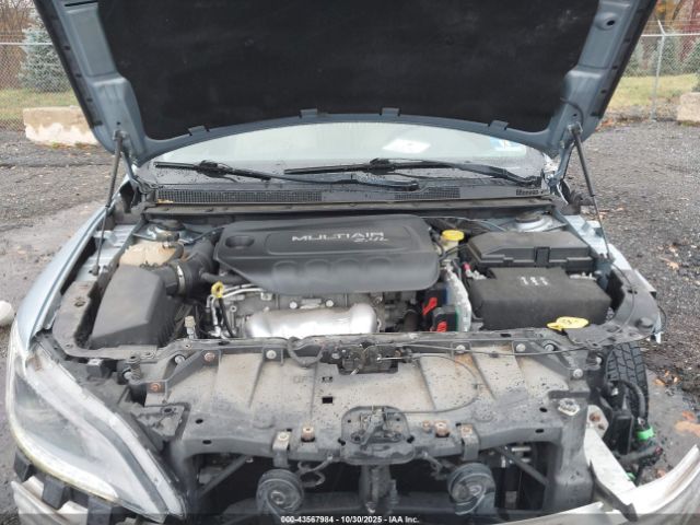 Chrysler 200 C Image 5