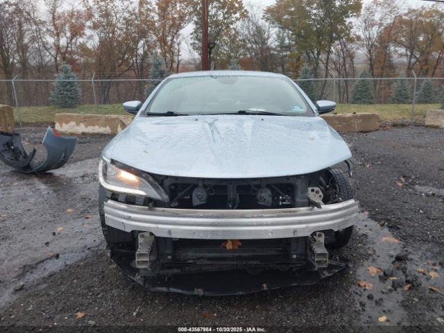 Chrysler 200 C Image 7