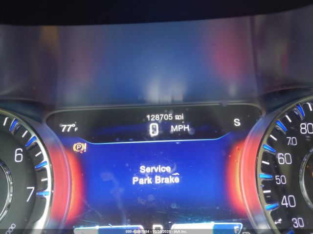 Chrysler 200 C Image 4