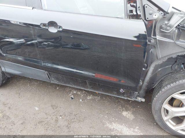 Ford Escape Titanium Image 14