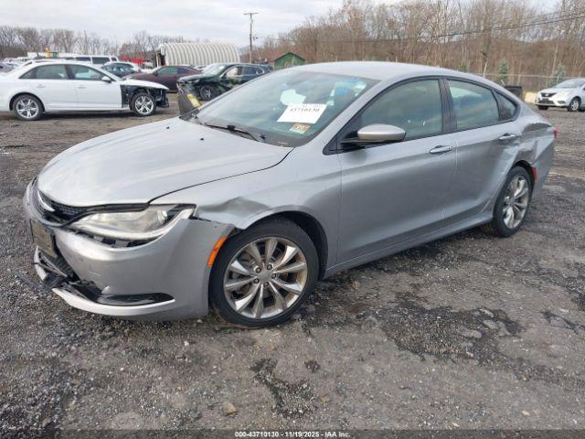 Chrysler 200 S Image 2