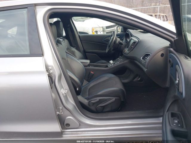 Chrysler 200 S Image 5