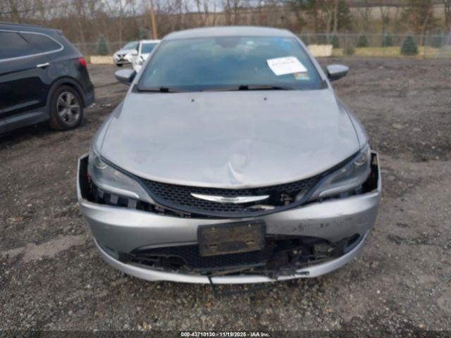 Chrysler 200 S Image 3