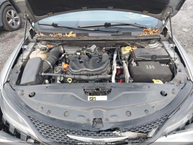 Chrysler 200 S Image 8