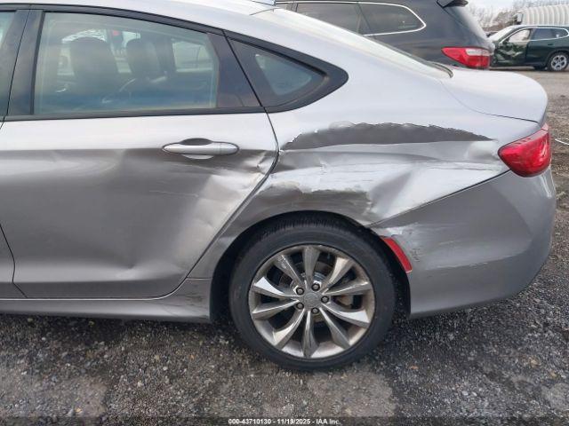 Chrysler 200 S Image 18