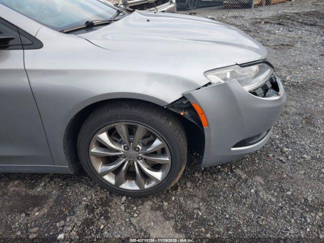 Chrysler 200 S Image 16
