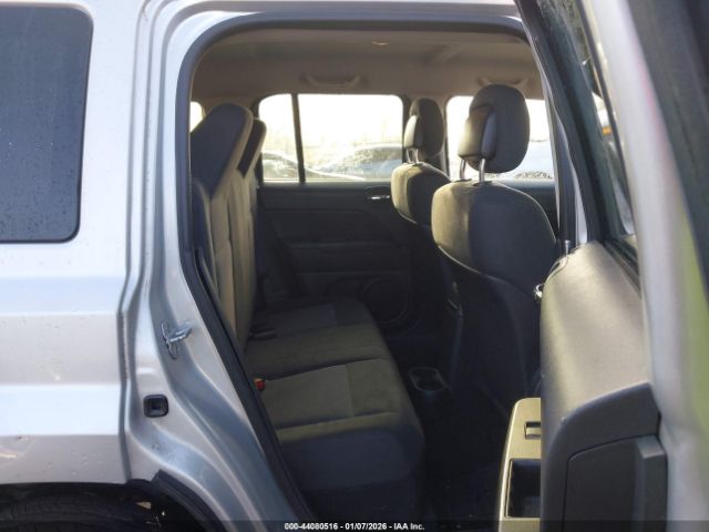 Jeep Patriot Latitude Image 8