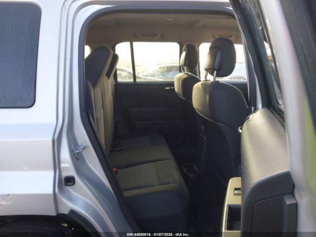 Jeep Patriot Latitude Image 8