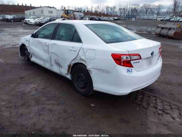 Toyota Camry Le Image 4