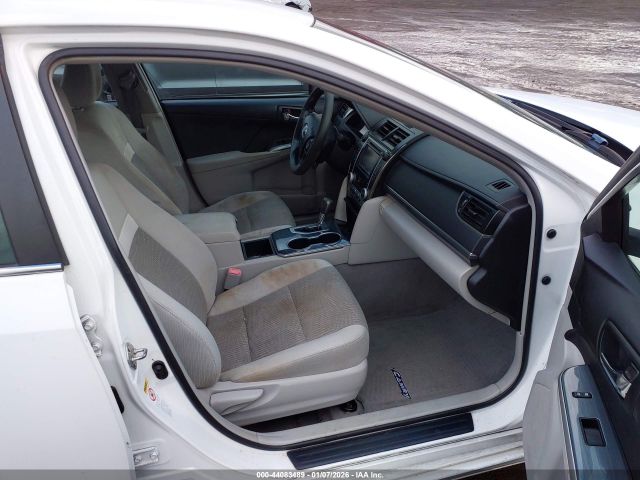 Toyota Camry Le Image 10