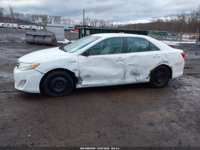 Toyota Camry Le Image 7