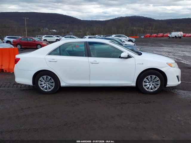 Toyota Camry Le Image 8