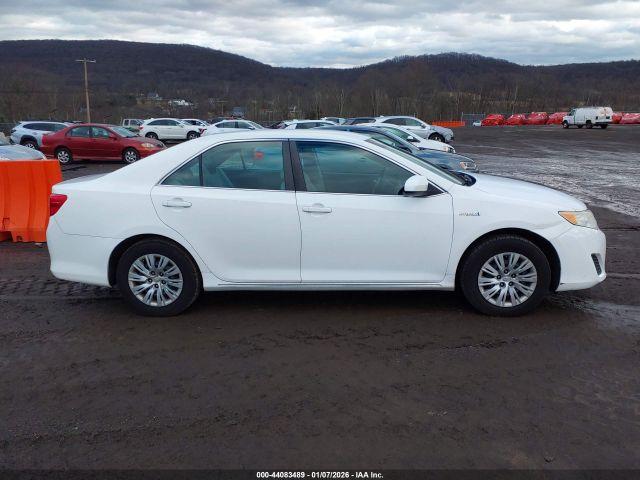 Toyota Camry Le Image 8