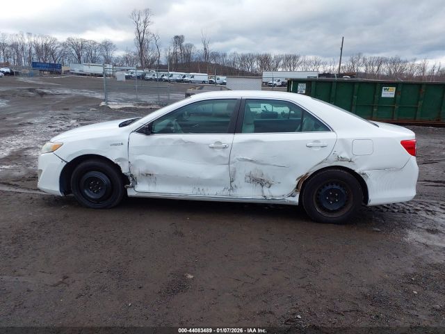 Toyota Camry Le Image 2