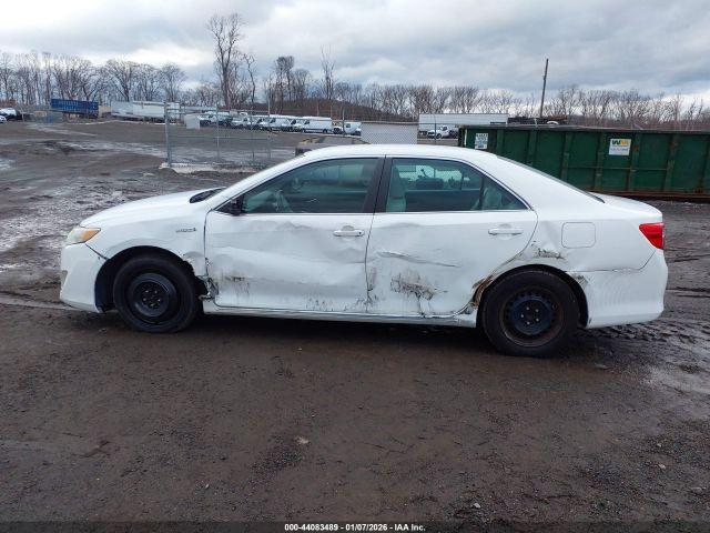 Toyota Camry Le Image 2